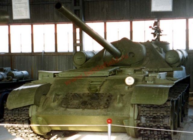 Fichier:640px-Su-101 In Kubinka musem. Front view.jpg