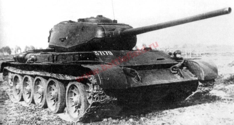 ファイル:800px-T-44 8.jpg
