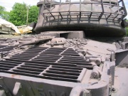 ファイル:180px-The right-side transmission and engine access grilles can be seen here.jpg