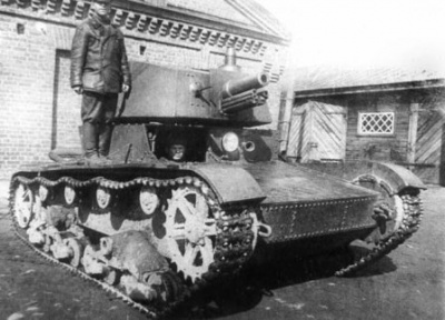 ファイル:400px-SU 26 tank with A-43 turret.jpg