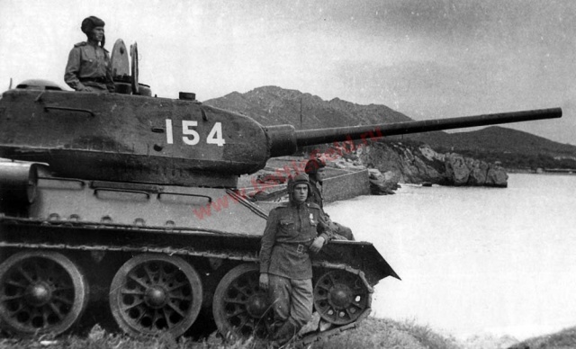 ファイル:640px-T-34-85 34.jpg