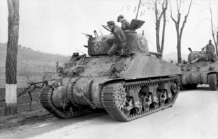 ファイル:312px-1944, March, Nettuno. Captured Sherman.jpg