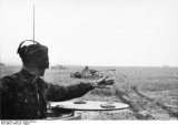 ファイル:160px-Panther tanks rushing at Kursk.jpg