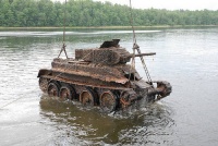 ファイル:200px-BT-2 WW2 Quick Moving BT 5 Tank - Extracted From Lake.jpg