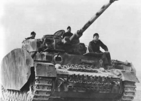 Fichier:279px-Panzer IV with additional sideskirt armor.jpg