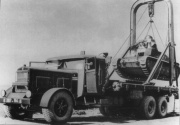 ファイル:180px-Renault D1 loaded on a heavy truck.jpg