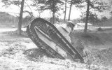 ファイル:160px-Renault FT 17. impresive terrain crossing abuility for its time.jpg