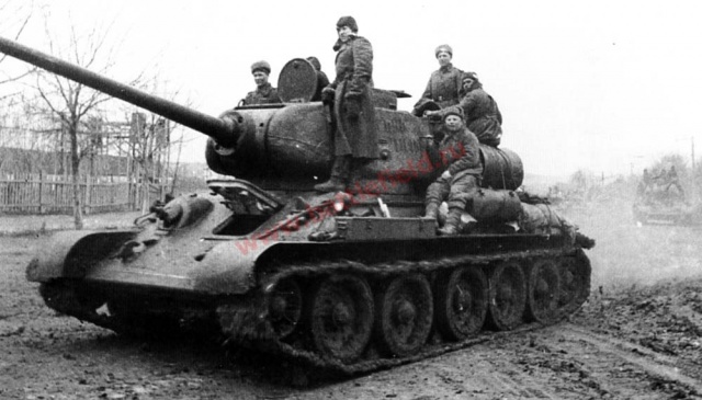 Fichier:640px-T-34-85 11.jpg