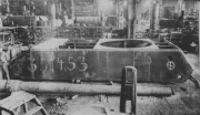 Fichier:180px-Maus Hull under construction.jpg