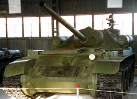 ファイル:277px-Su-101 In Kubinka musem. Front view.jpg