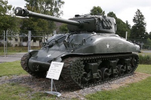 ファイル:300px-M4 Sherman M4A1 on Panzermuseum Munster.jpg