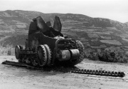 Fichier:180px-A Yugoslavian M26-27 tank destroyed in the 1941 Invasion of Yugoslavia.jpg