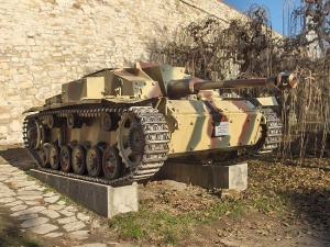 ファイル:300px-StuG III Ausf F-8 (Sd.Kfz 142-1).jpg