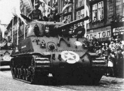 ファイル:400px-M4 Sherman 8th shrm.jpg
