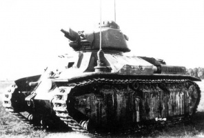 Fichier:296px-Renault D2 with an SA 34 cannon.jpg