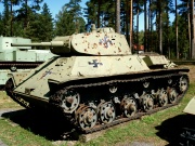 Fichier:180px-T-50 with Finnish markings at Parola tank museum.jpg