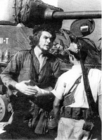 Fichier:145px-M4A3E8 Che guevarra in front of the E8 tank.jpg