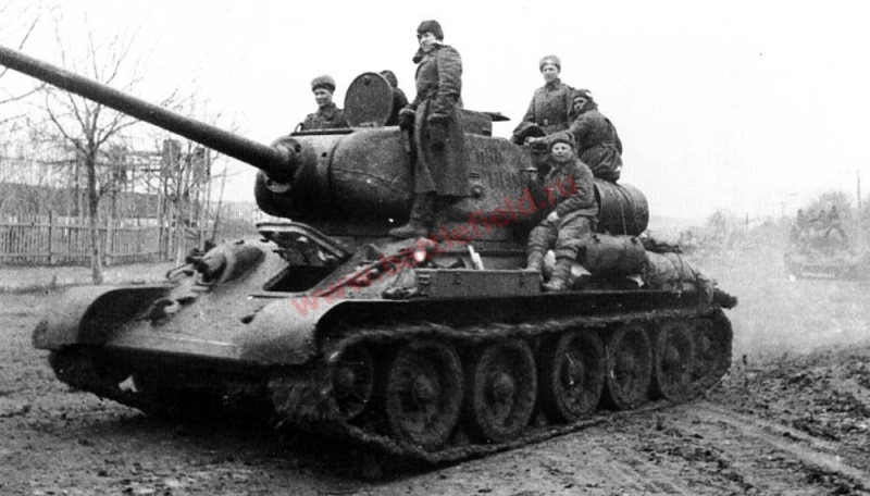 Fichier:800px-T-34-85 11.jpg