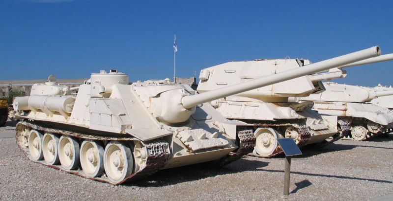 ファイル:800px-SU-100 at Yad la-Shiryon Museum Israel..jpg