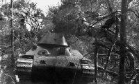 ファイル:200px-T-34 Tests of the first on the Karelian isthmus 1940.jpg