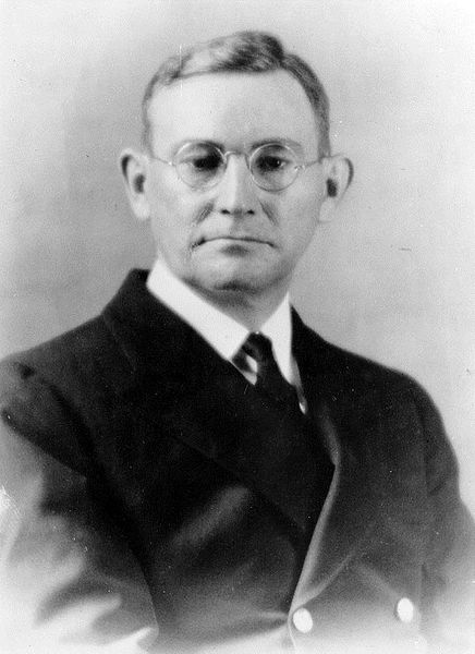 Datei:Willis Lee captain early 1940.jpg