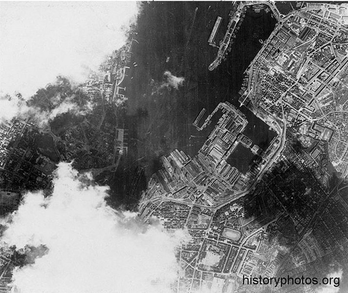 File:Scharnhorst в Киле, 1942.png