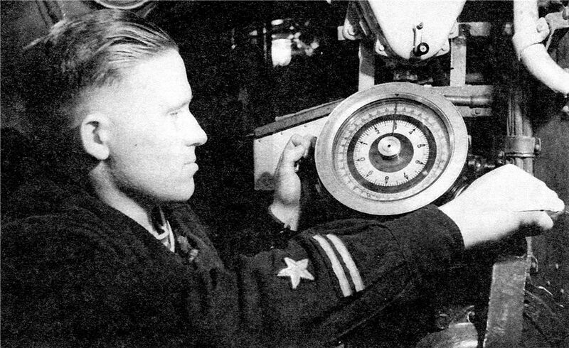 Datei:Командир отделения рулевых «К-22»..jpg