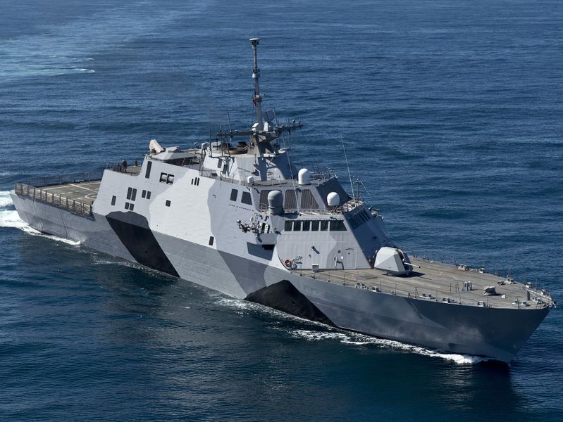 Datei:USS-Freedom-130222-N-DR144-174-crop.jpg