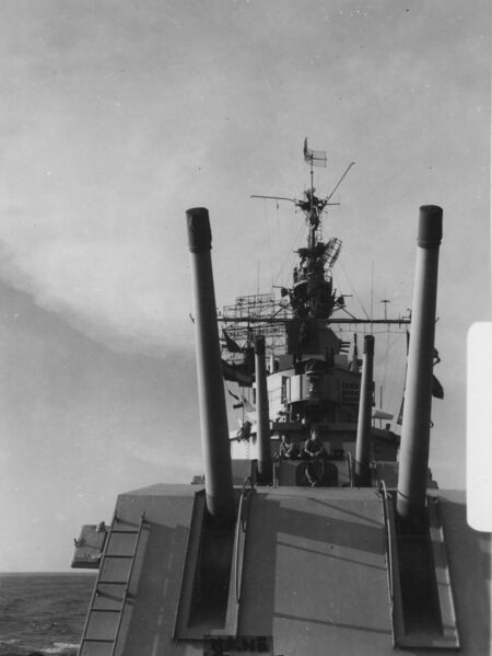 Datei:Waspcv18 127 guns.jpg