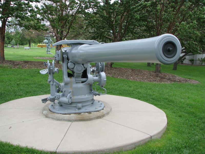Plik:USS Ward 4 inch gun.jpg