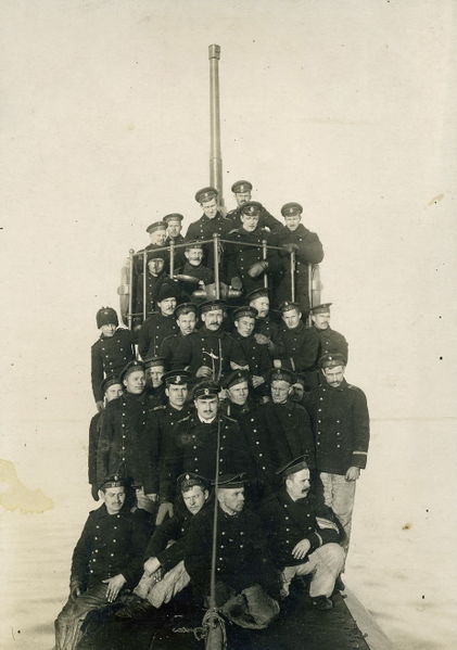 File:Экипаж АГ-12.jpg
