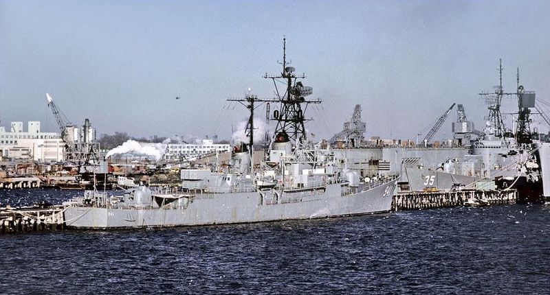 Plik:USS Du Pont Norfolk.jpg