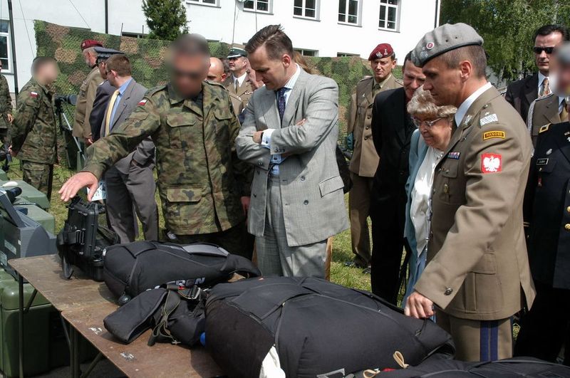 Plik:16 rocznica powstania GROM 01.jpg