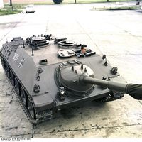 Bundesarchiv_B_145_Bild-F027421-0002,_Kanonenjagdpanzer_(KanJPz)_-_Jagdpanzer_Kanone_90_mm.jpg