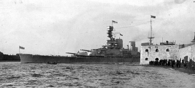 Datei:HMS Renown 89.jpg