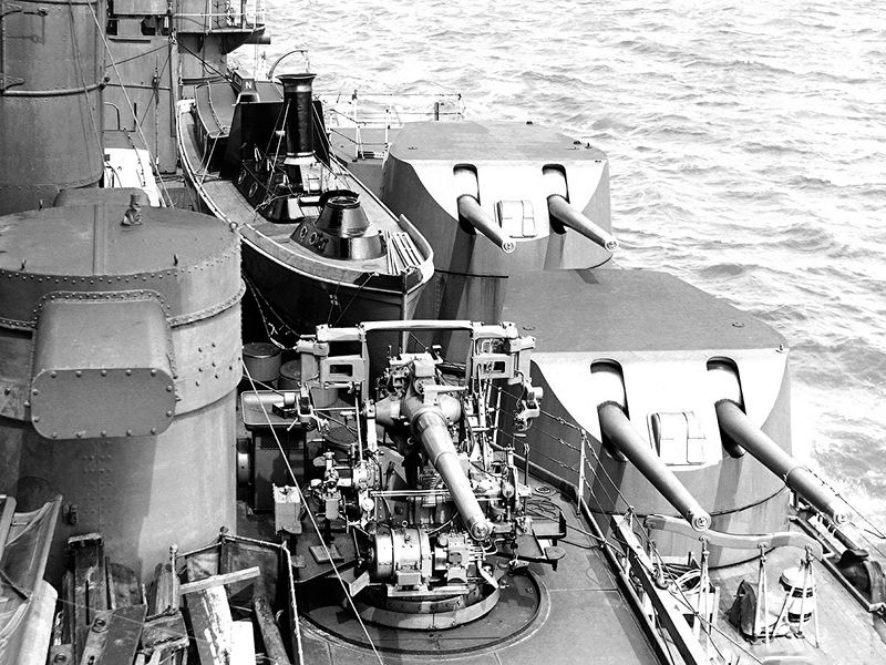 Plik:HMS Rodney secondary armament.jpg