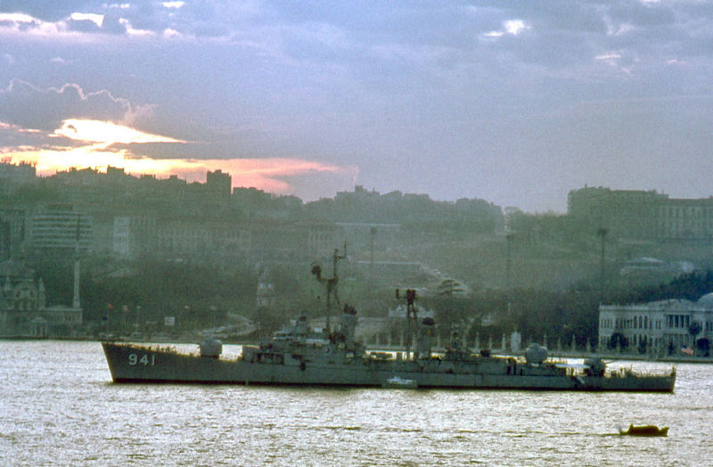 Plik:USS Du Pont Bospor.jpg