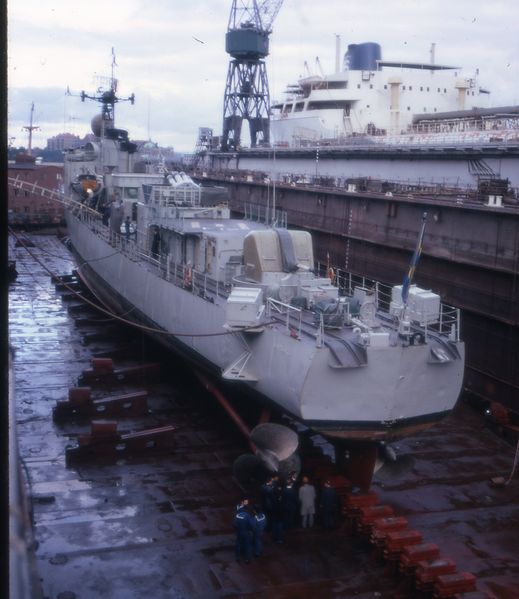 File:F12 i docka.jpg