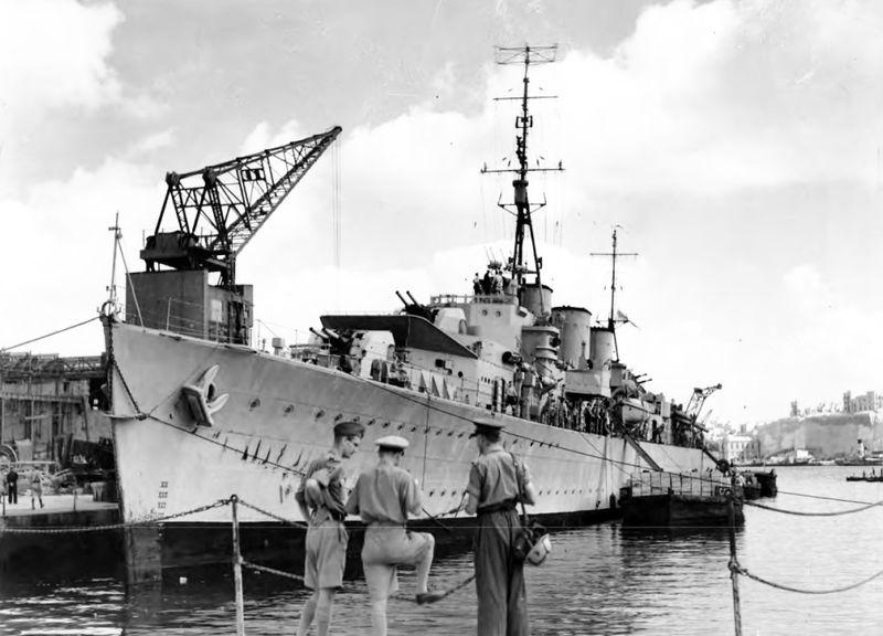 파일:HMS Welshman Pic 08.jpg