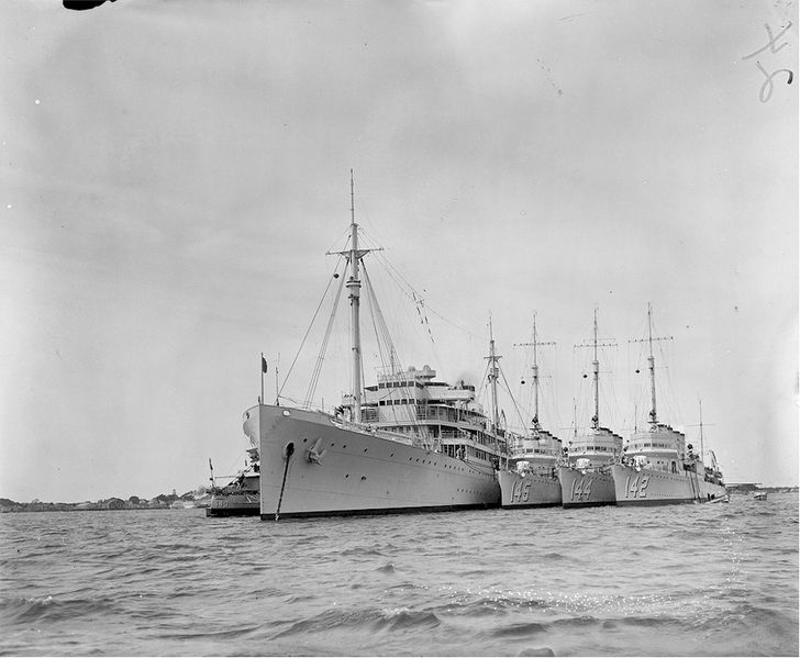 Plik:July 1934 at Provincetown,.jpg