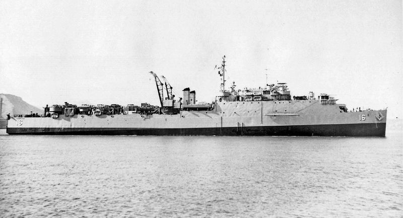 Plik:USS Cabildo (1944) 3.jpeg