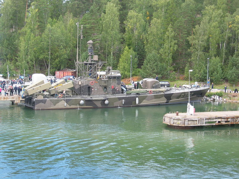 Plik:HMS Ystad R142.JPG