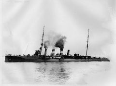 HMS_Liverpool_(Bristol-class_cruiser).jpg