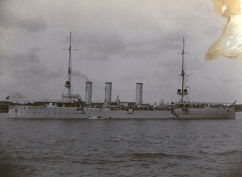 Plik:SMS Nürnberg Seitenlinie.jpg