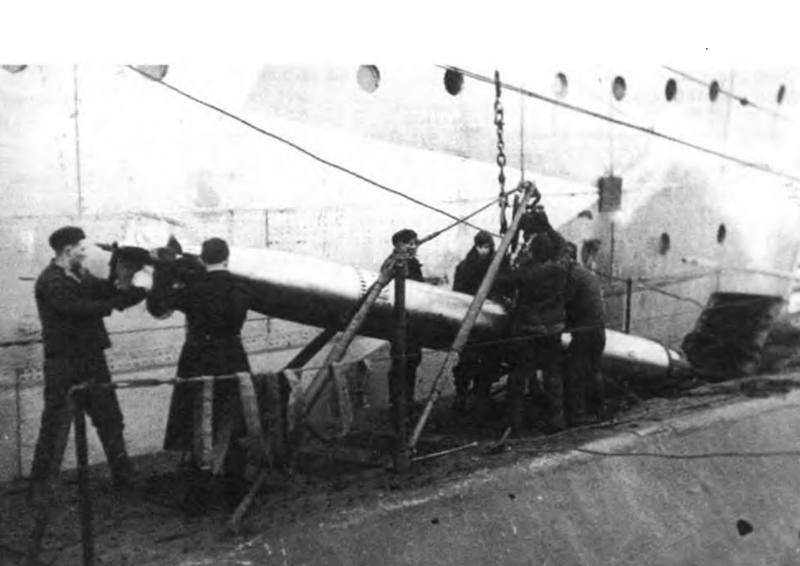 File:Погрузка торпеды.png