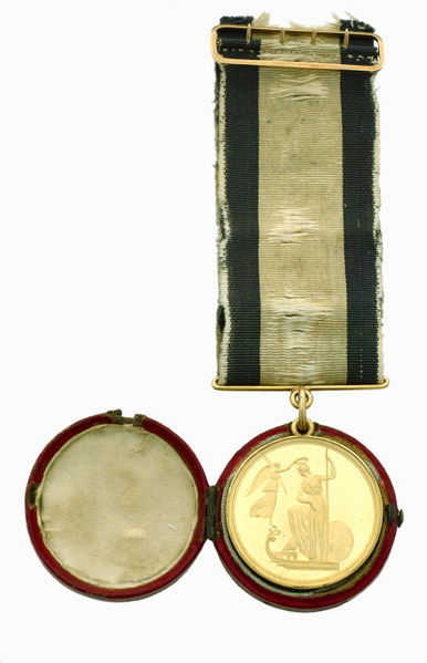 Plik:Naval Gold Medal large.jpg