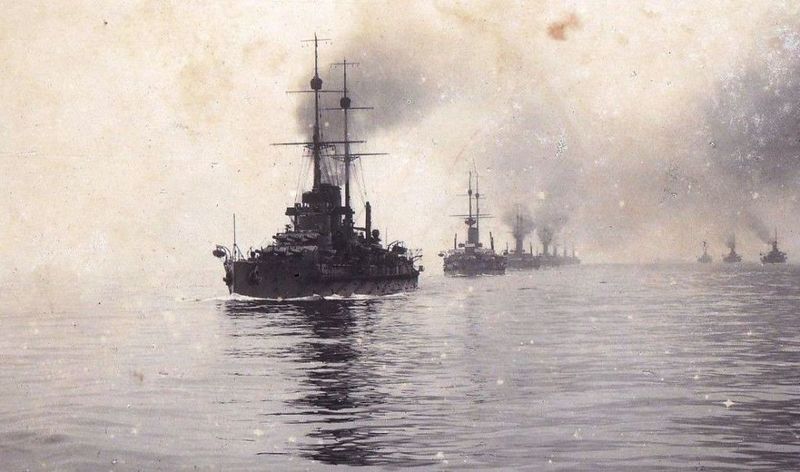 File:S.M.S. Tegetthoff во главе колонны.jpg