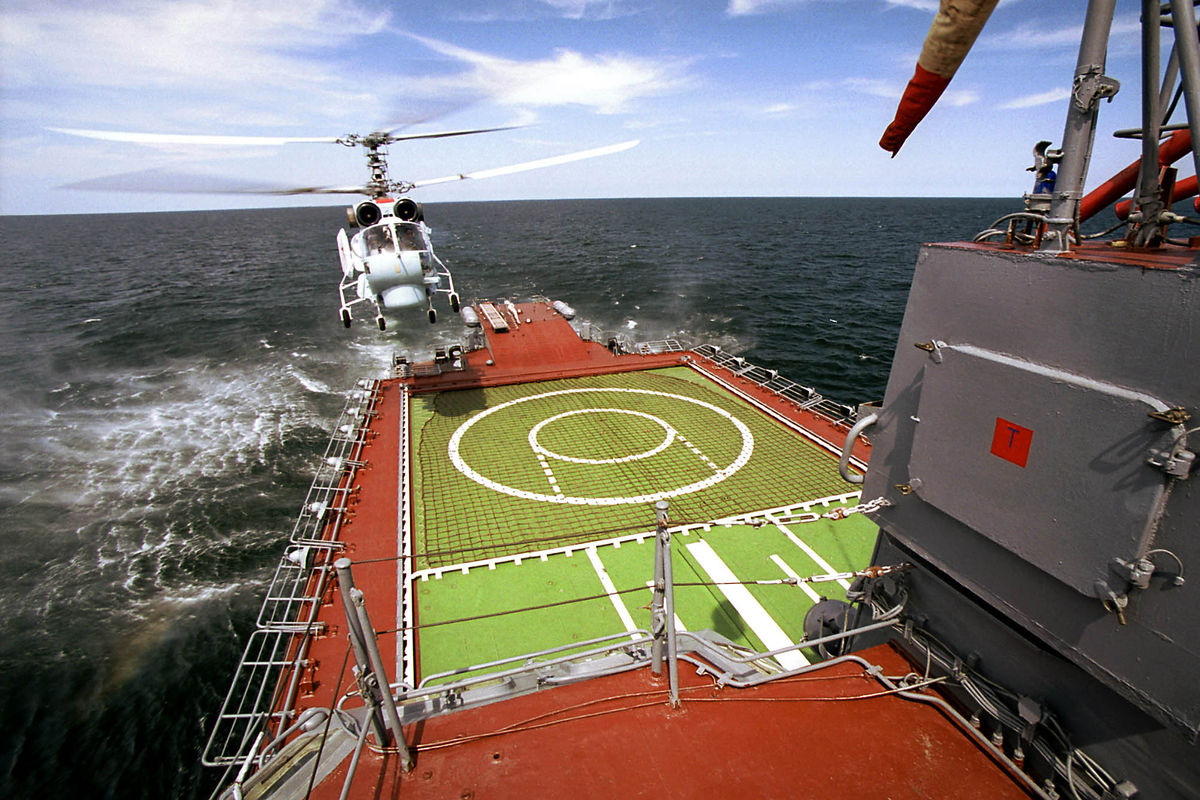 Атаки гражданских судов. РЛС Ангара Корабельная. Корабельный вертолет ка-27. Корвет 20380 вертолетная площадка.