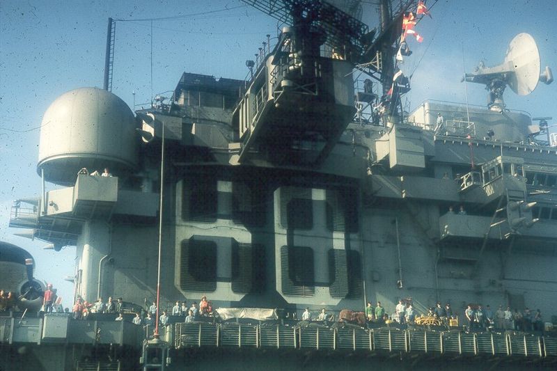 Datei:USS Saratoga остров1.jpeg