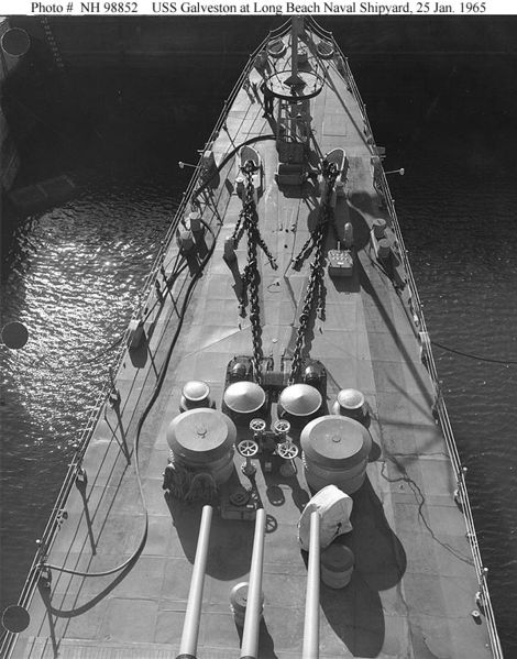 Arquivo:USS Galveston 1945 Foredeck.jpeg